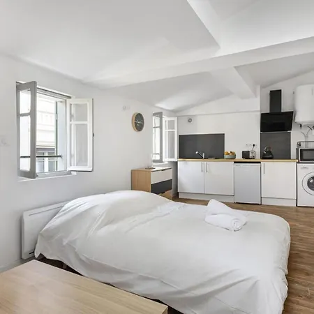 Apartment Bright 25 M Studio In The Town Centre Carcassonne
